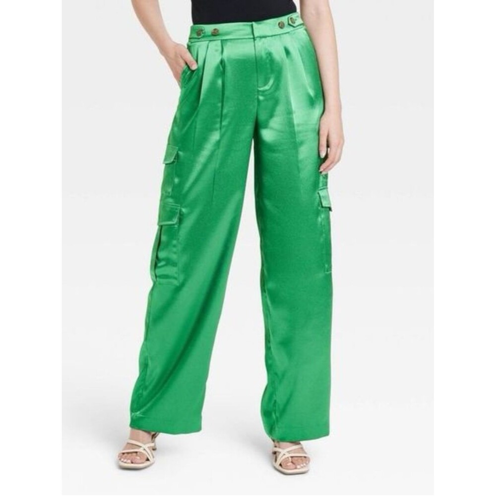 New Day Satin Cargo Pants in size 2 best fits size 4/6 NWT